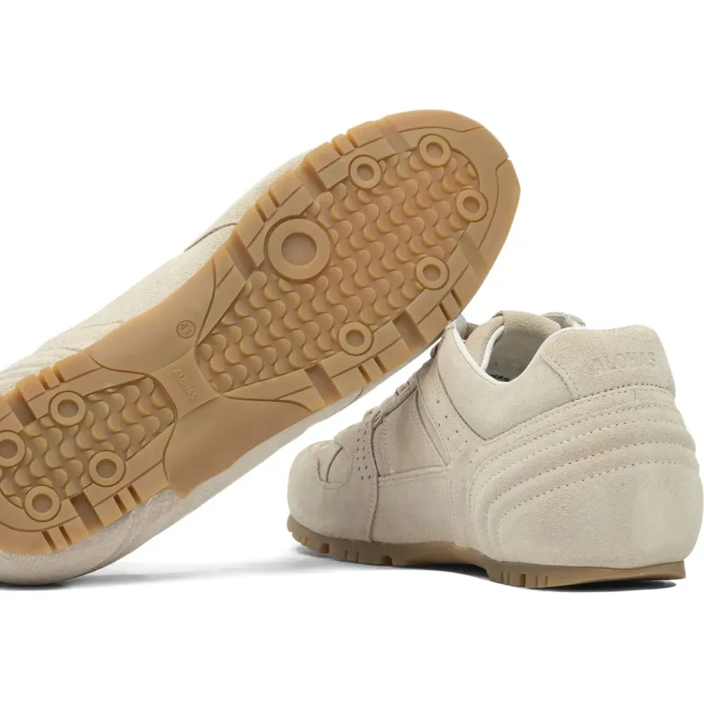 Кроссовки на шнуровке