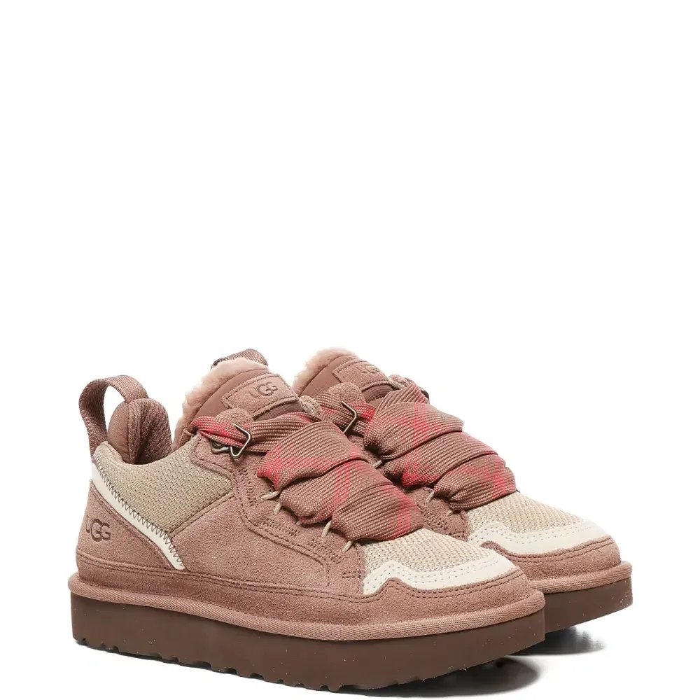 Кроссовки на шнуровке Кроссовки на шнуровке