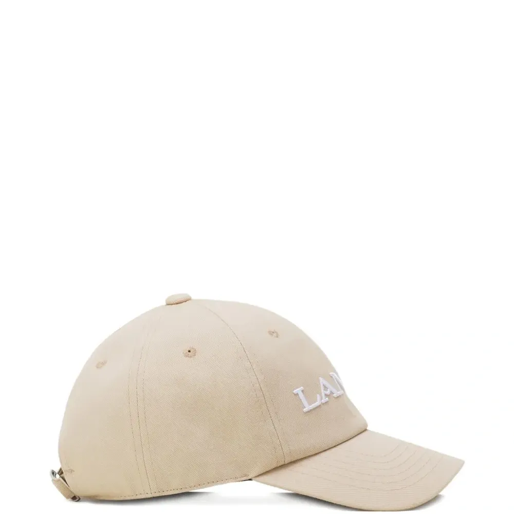 Бейсболка с вышитым логотипом