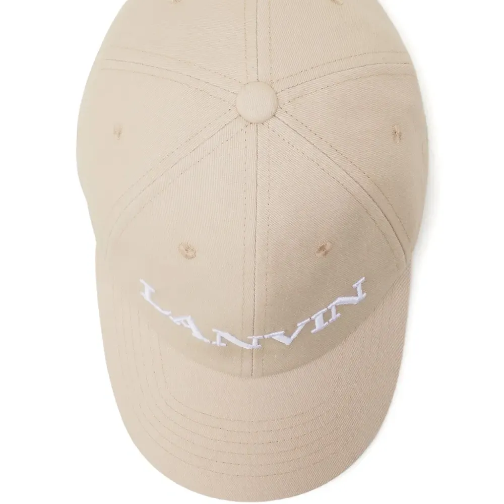 Бейсболка с вышитым логотипом