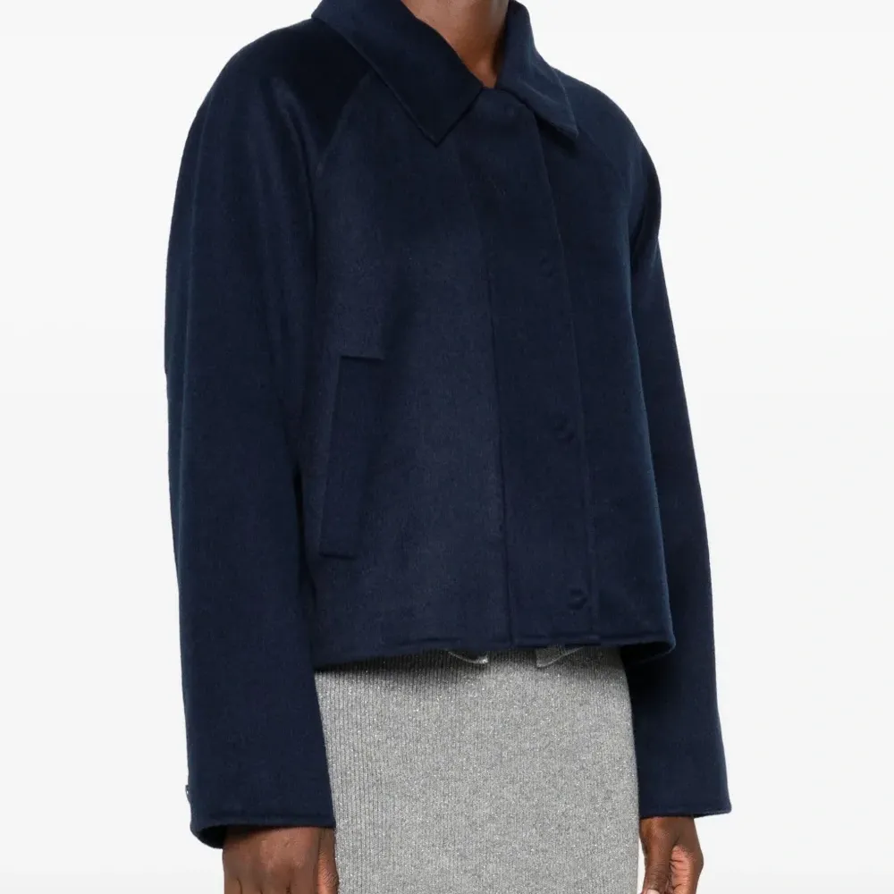 Короткая куртка с рукавами реглан