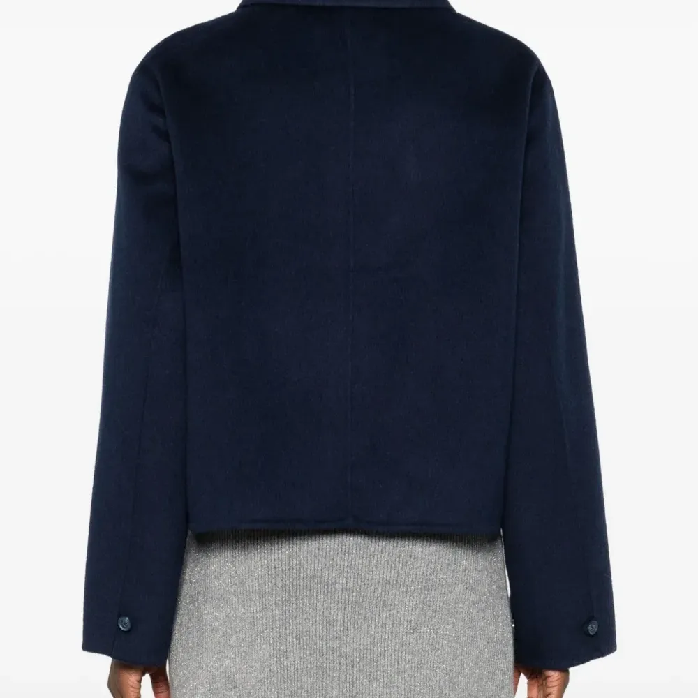 Короткая куртка с рукавами реглан