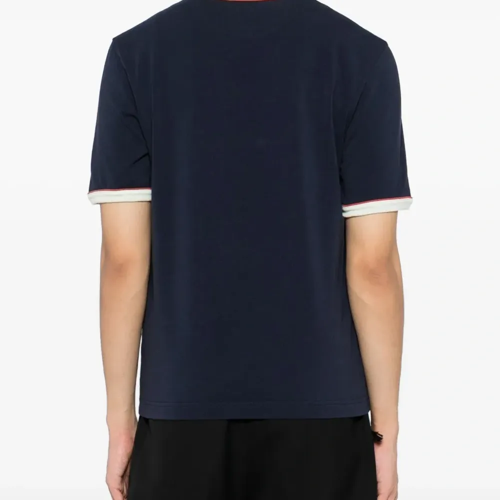 Футболка с вышитым логотипом