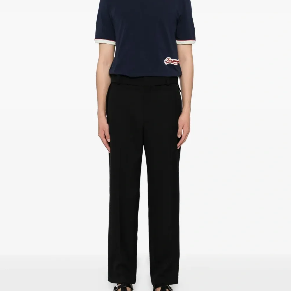 Футболка с вышитым логотипом