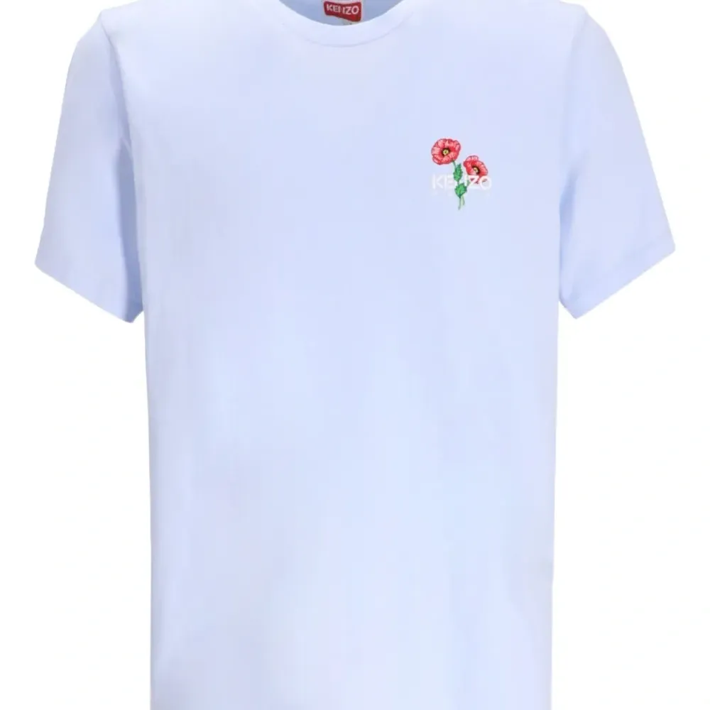 Футболка с вышивкой