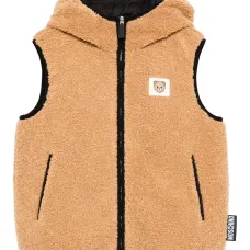 Жилет с капюшоном и нашивкой