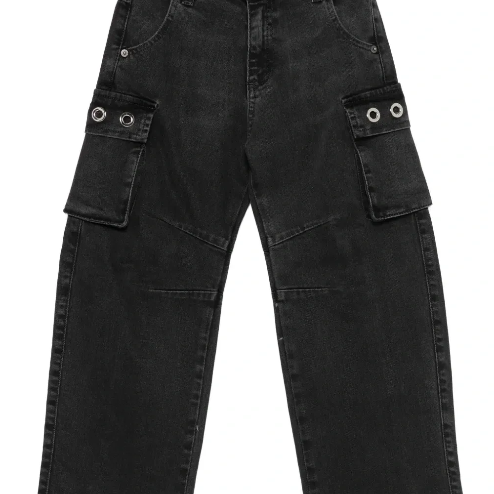 Джинсы с карманами карго