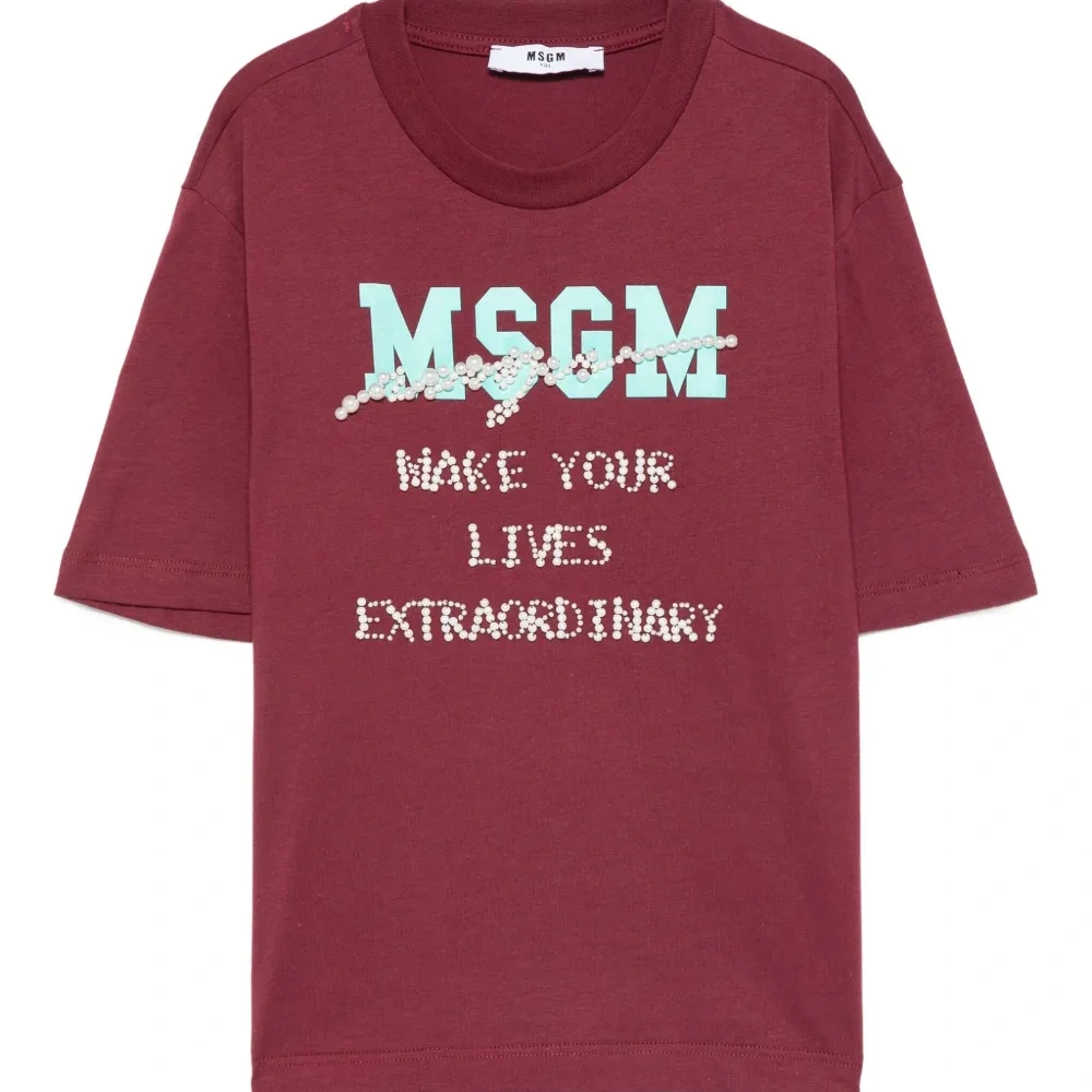 Футболка с декоративным жемчугом