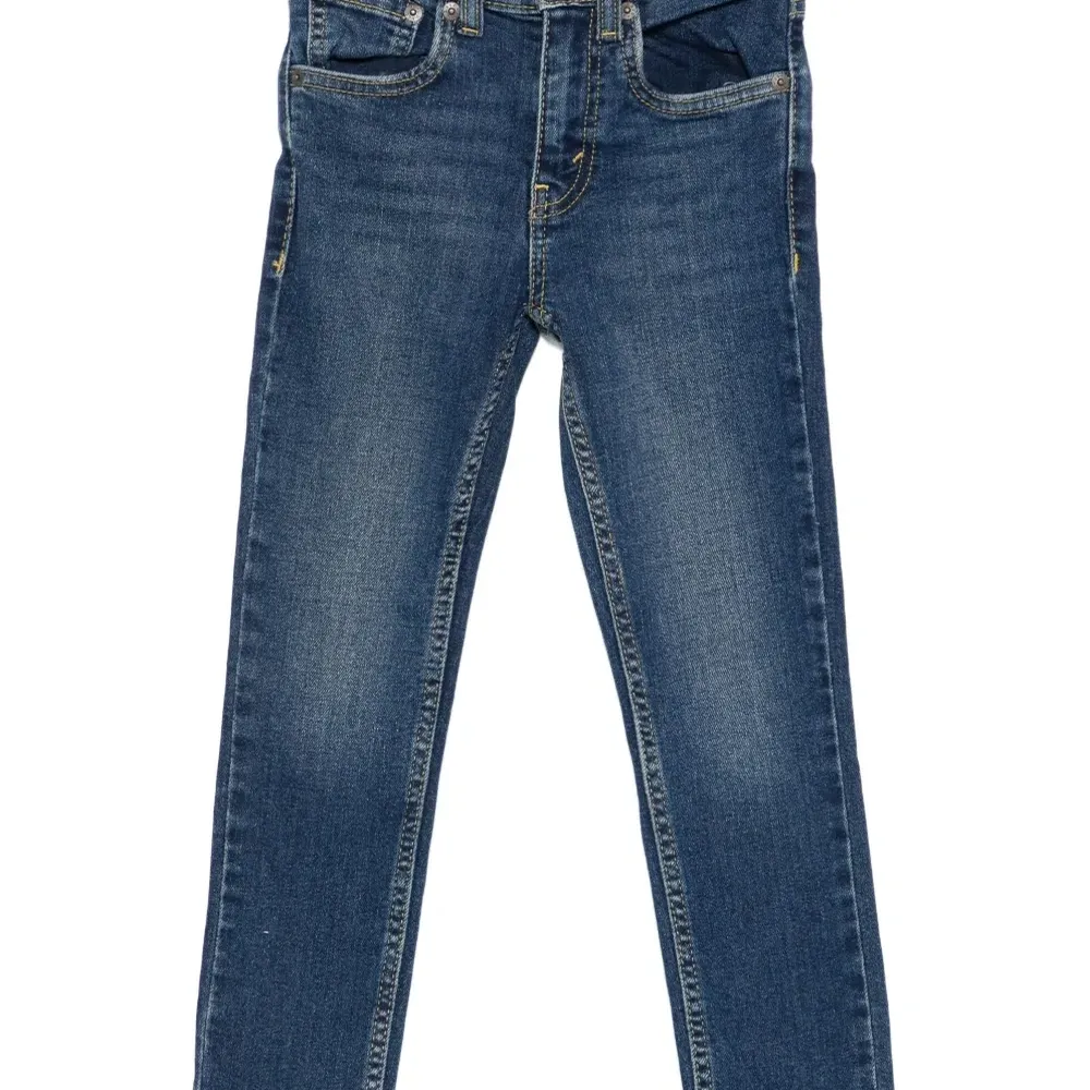 Прямые джинсы