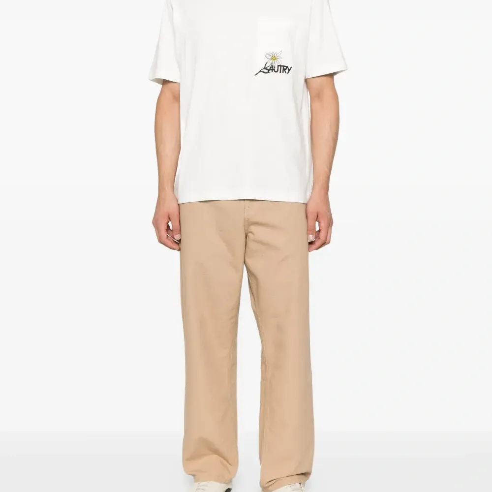 Футболка с цветочной вышивкой