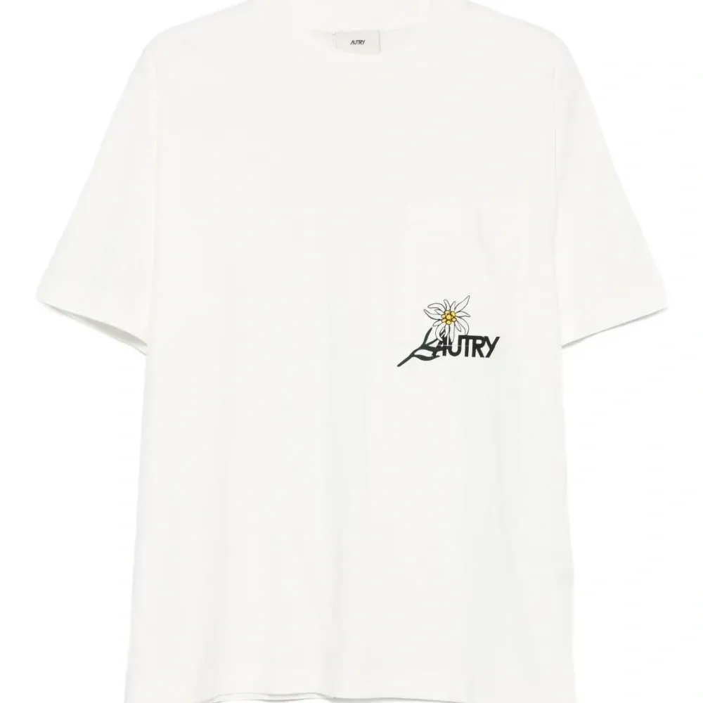 Футболка с цветочной вышивкой