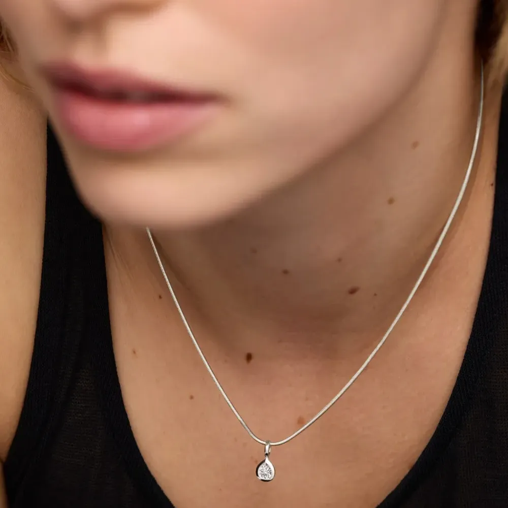 Подвеска с бриллиантами