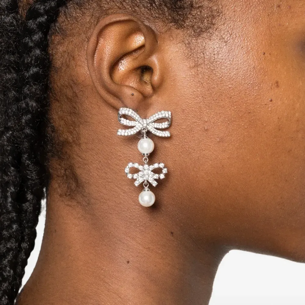 Серьги с двойным бантом и жемчужной подвеской