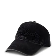 Кепка с вышитым логотипом