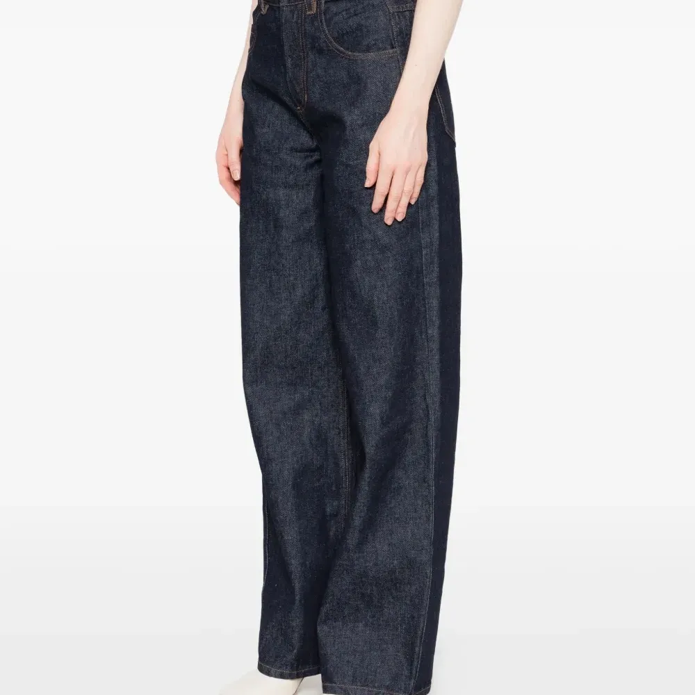 Джинсы с пятью карманами