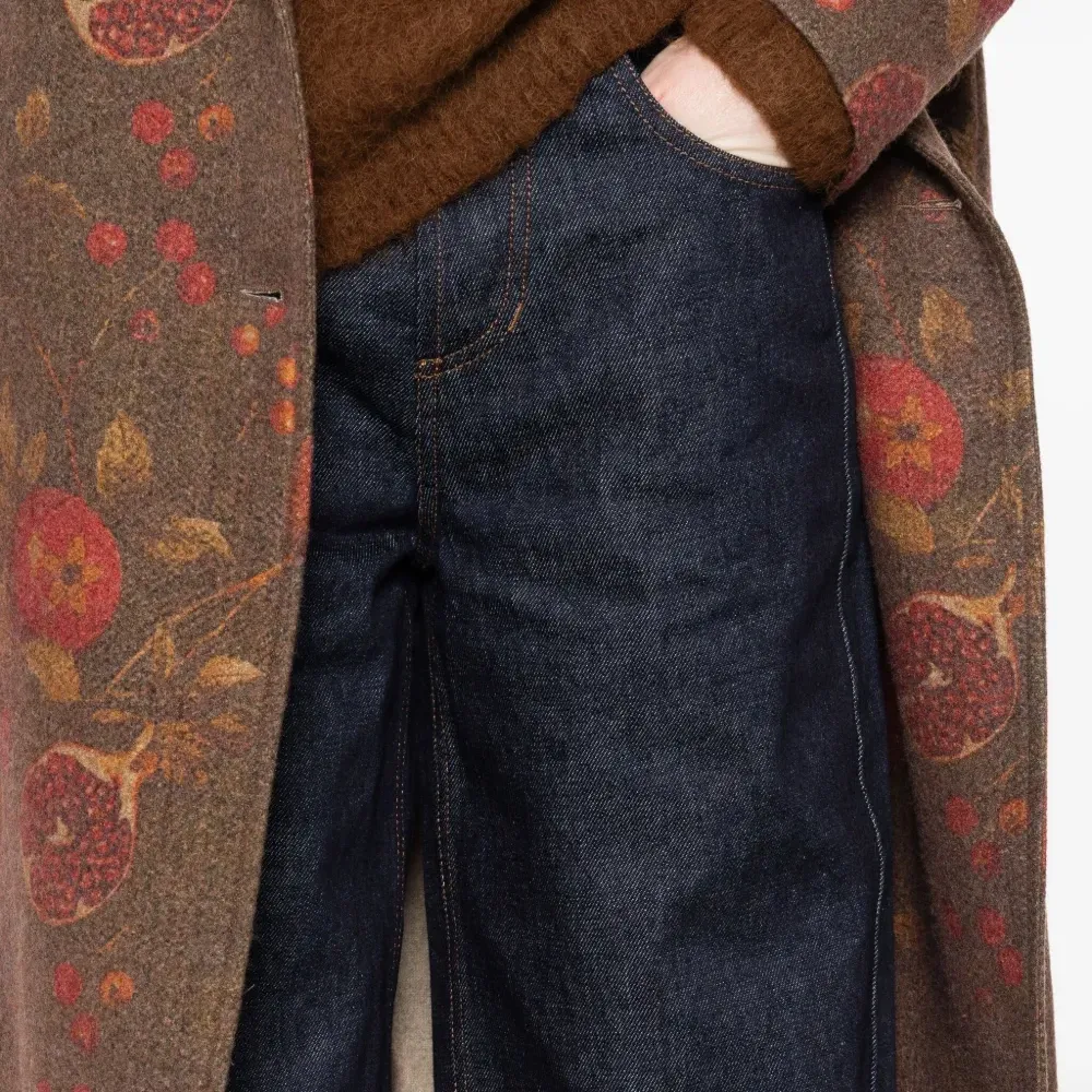 Джинсы с пятью карманами