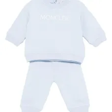 Спортивный костюм с вышитым логотипом Спортивный костюм с вышитым логотипом