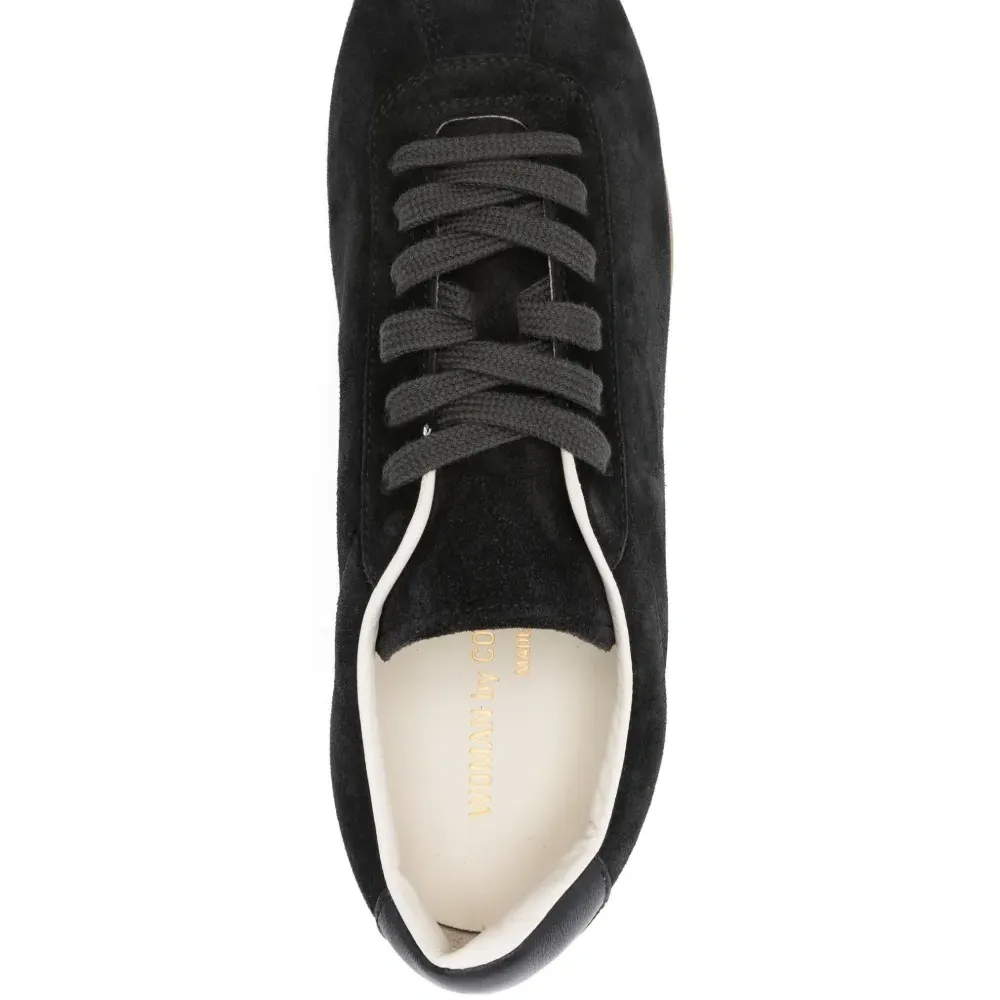 Кроссовки на шнуровке