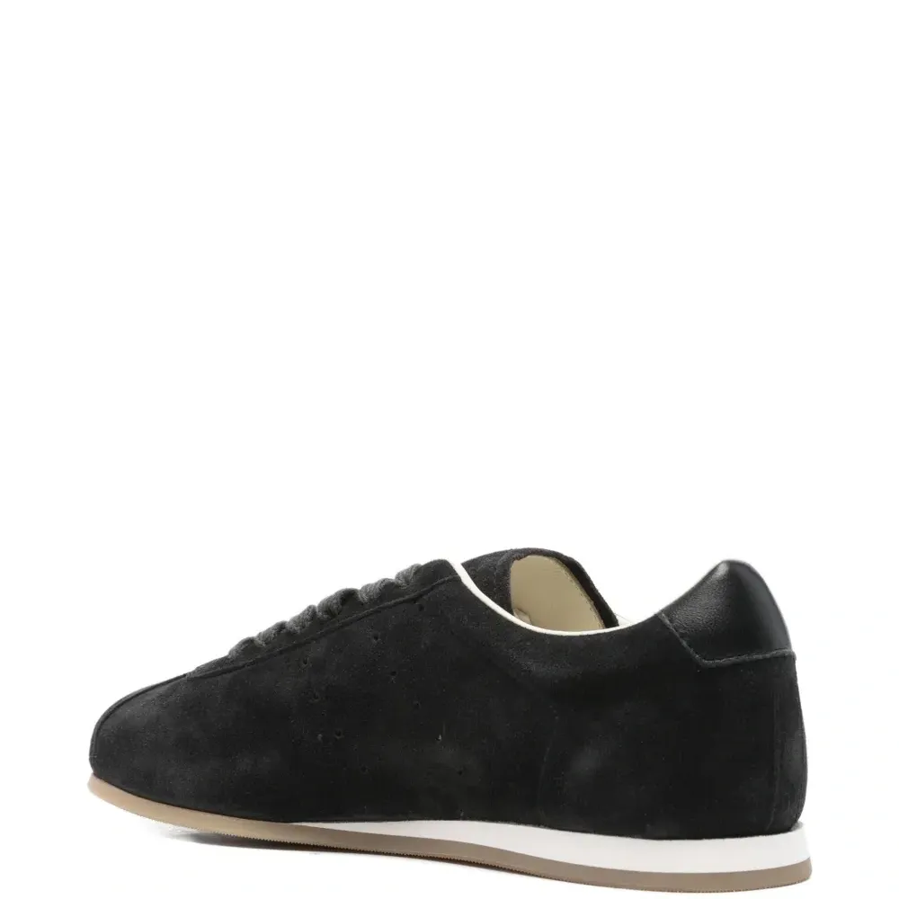 Кроссовки на шнуровке