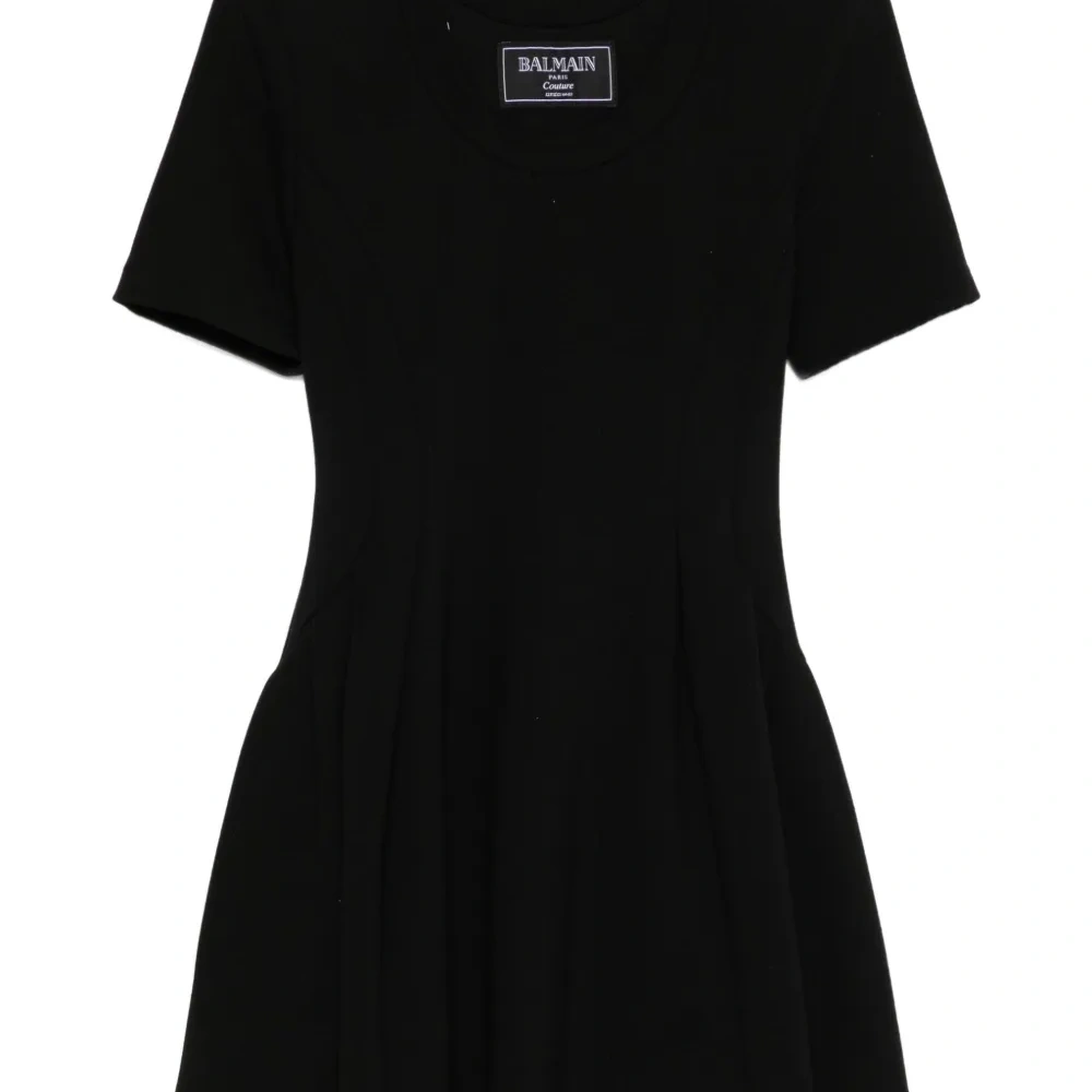 Плиссированное платье с короткими рукавами