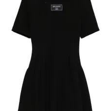 Плиссированное платье с короткими рукавами