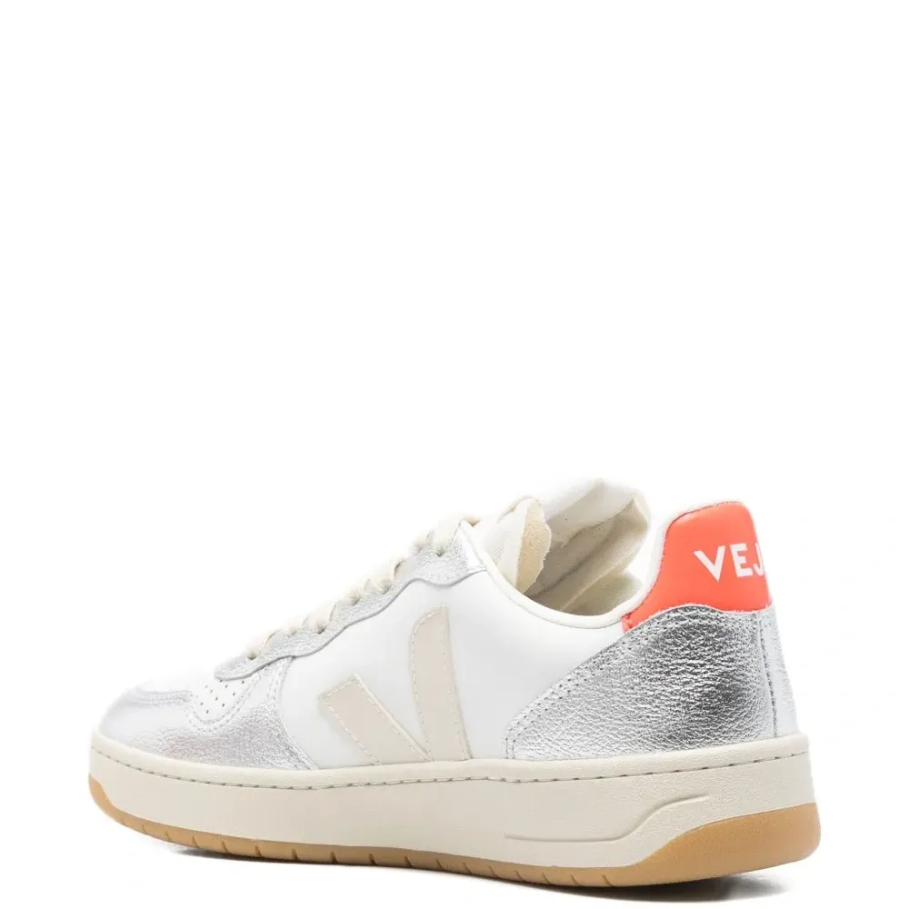 Кроссовки V-10