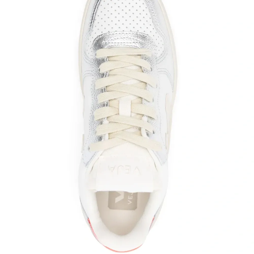 Кроссовки V-10