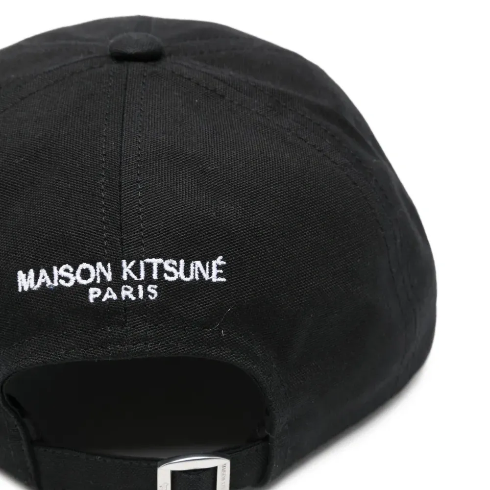 Бейсболка с вышивкой Dressed Fox