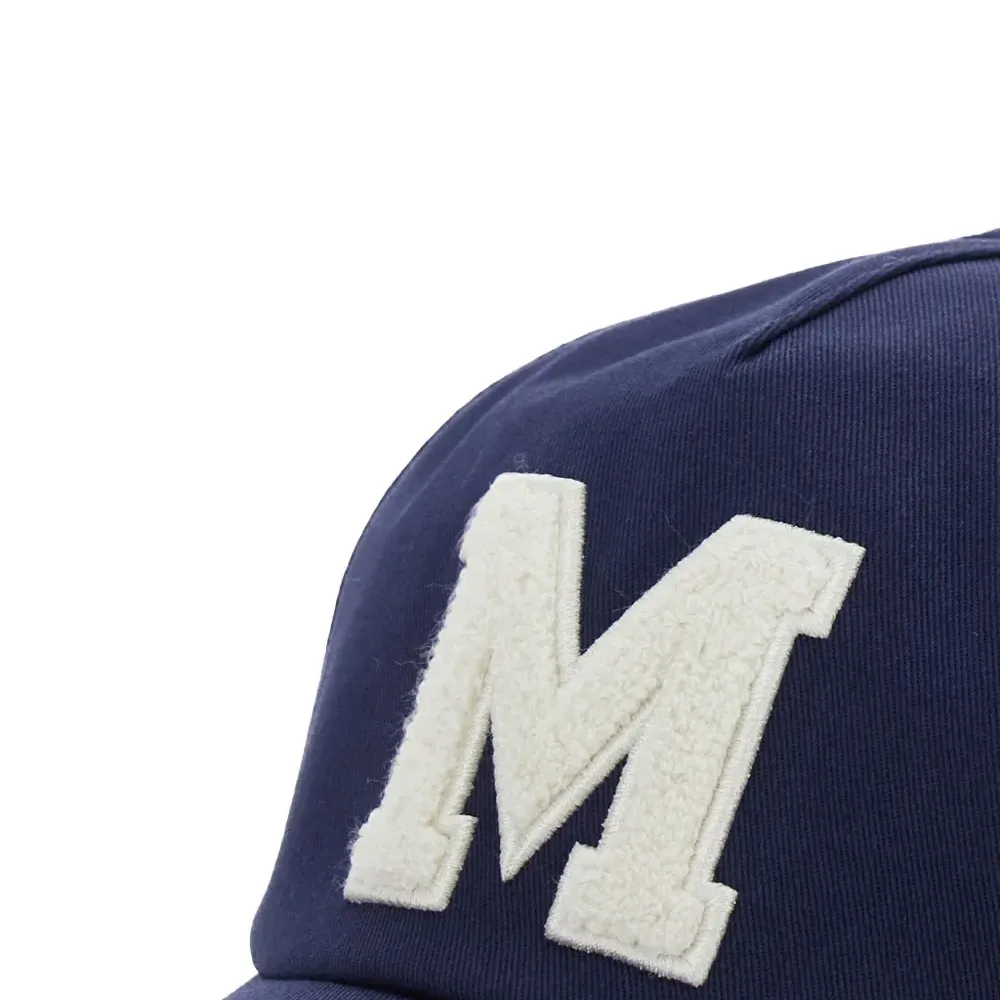 Бейсболка с вышитым логотипом