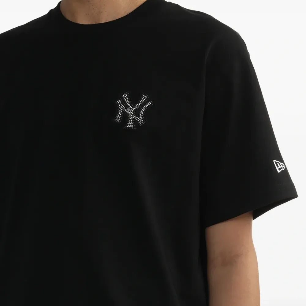 Футболка со стразами и логотипом