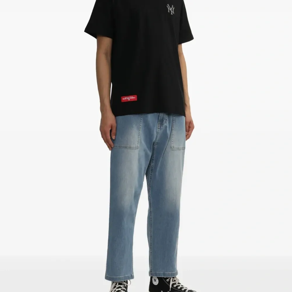 Футболка со стразами и логотипом