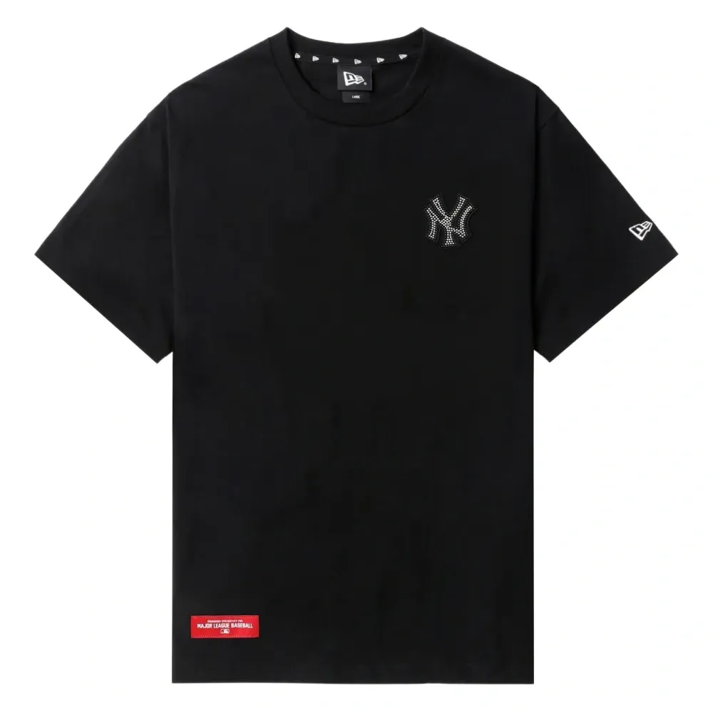 Футболка со стразами и логотипом