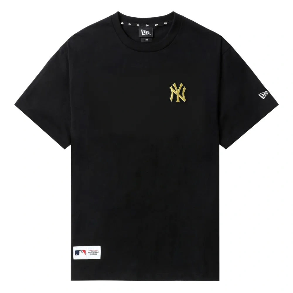 Футболка с вышитым логотипом