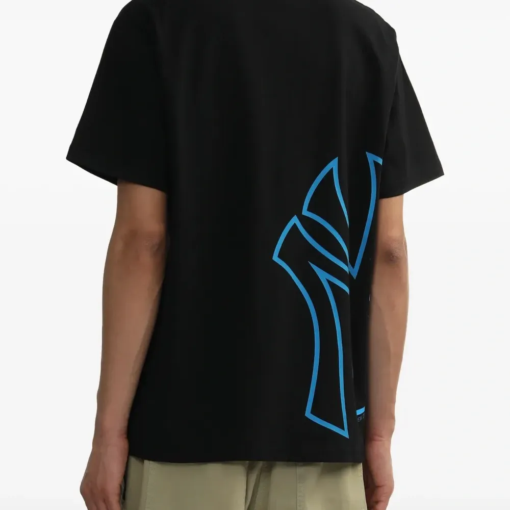 Футболка с графичным принтом