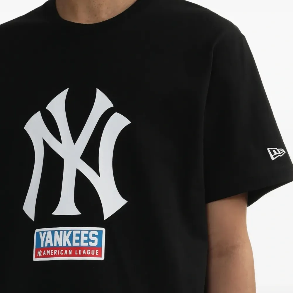 Футболка с логотипом