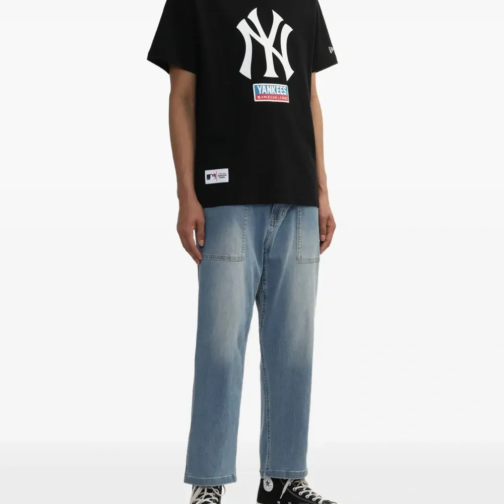 Футболка с логотипом