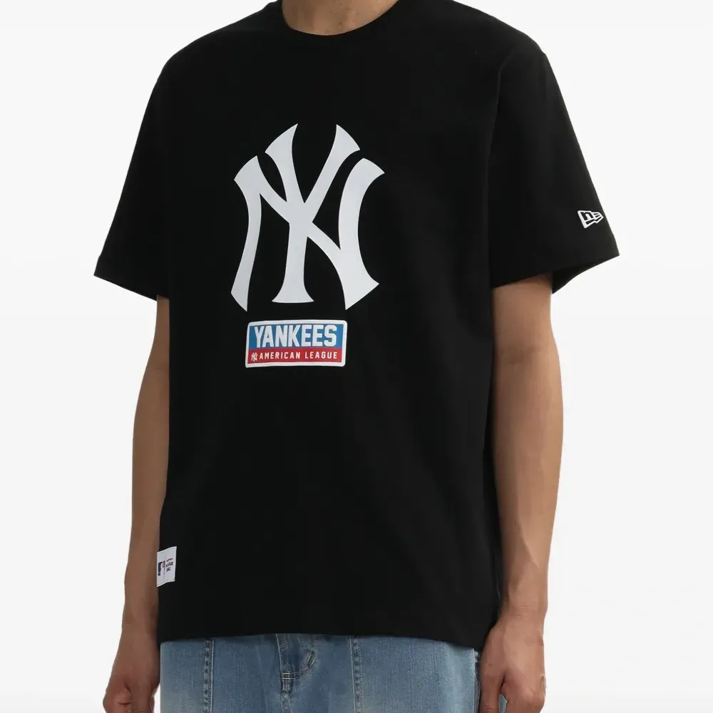 Футболка с логотипом