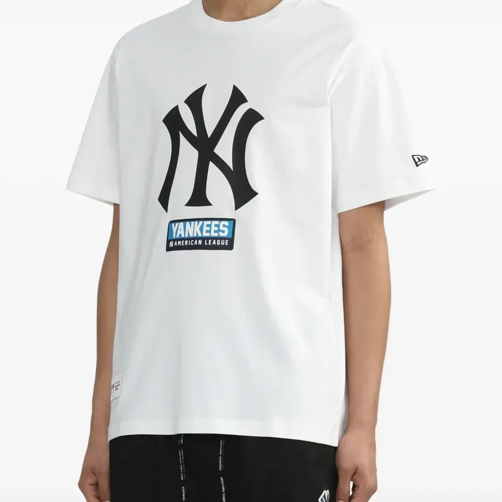 Футболка с логотипом Футболка с логотипом