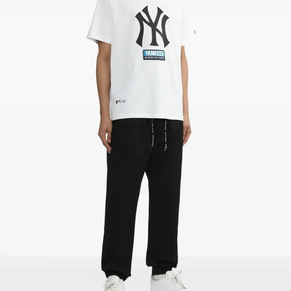 Футболка с логотипом Футболка с логотипом