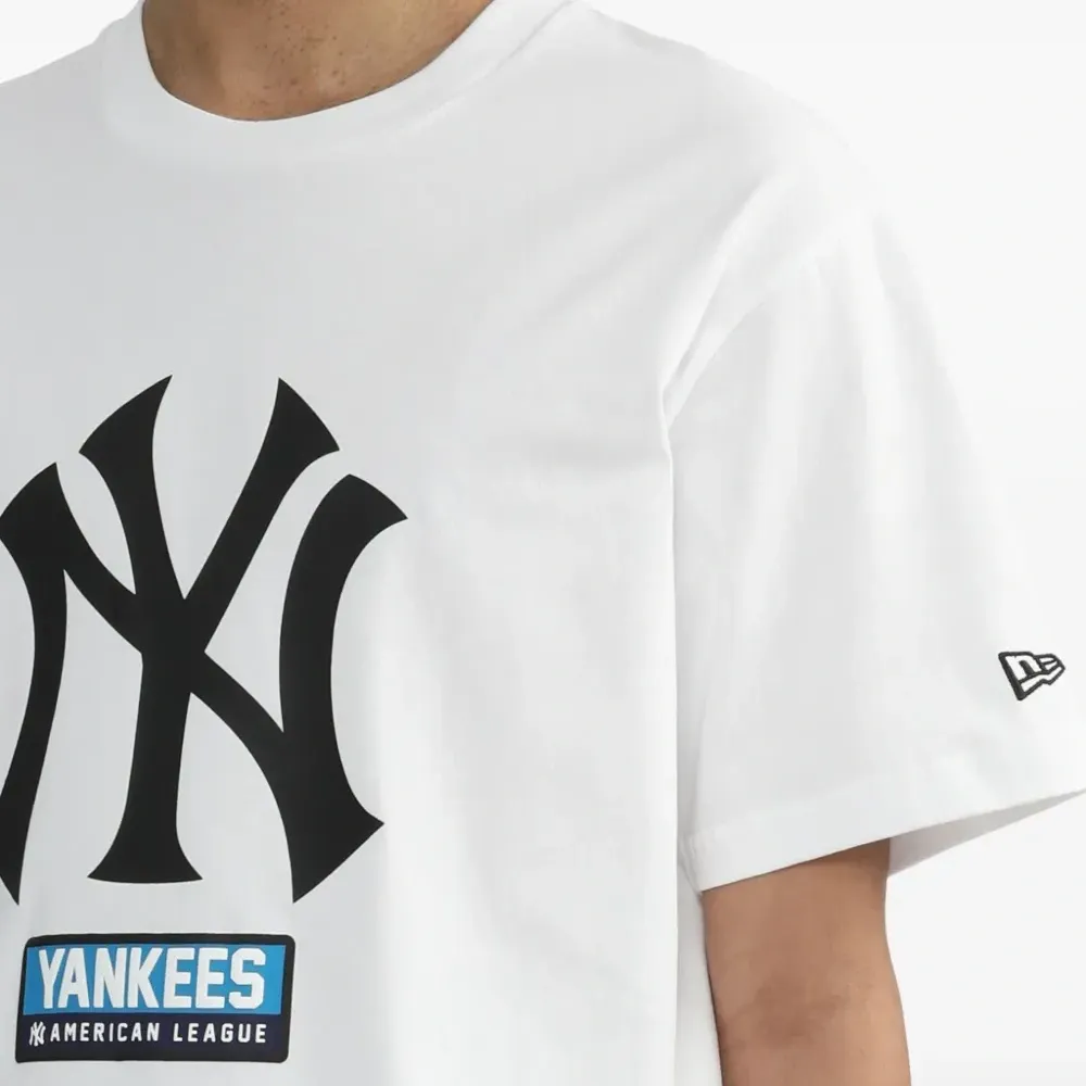 Футболка с логотипом Футболка с логотипом