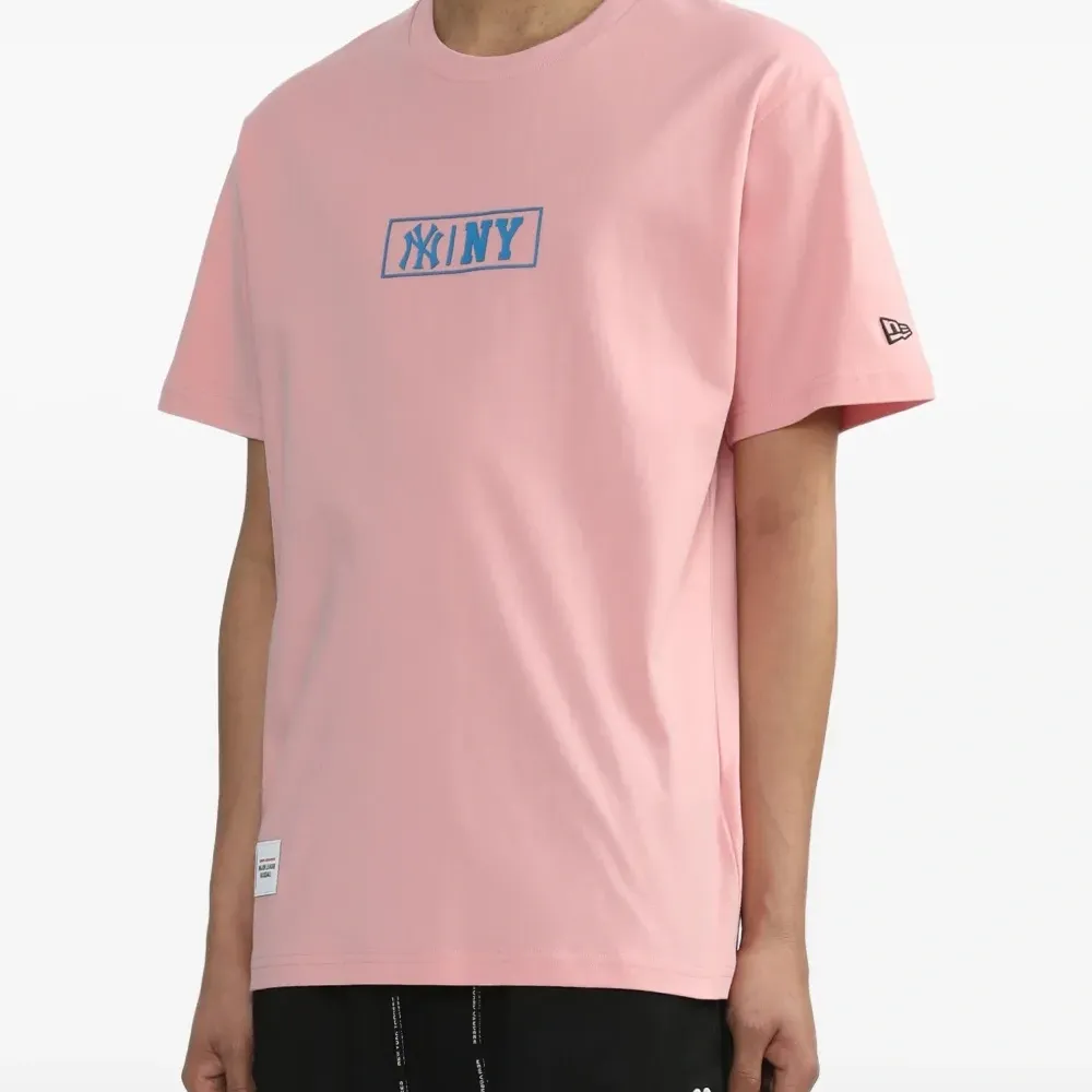 Футболка с логотипом