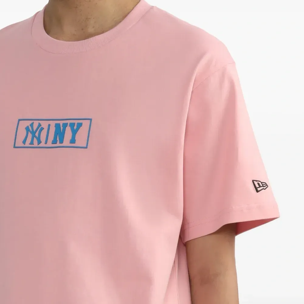 Футболка с логотипом