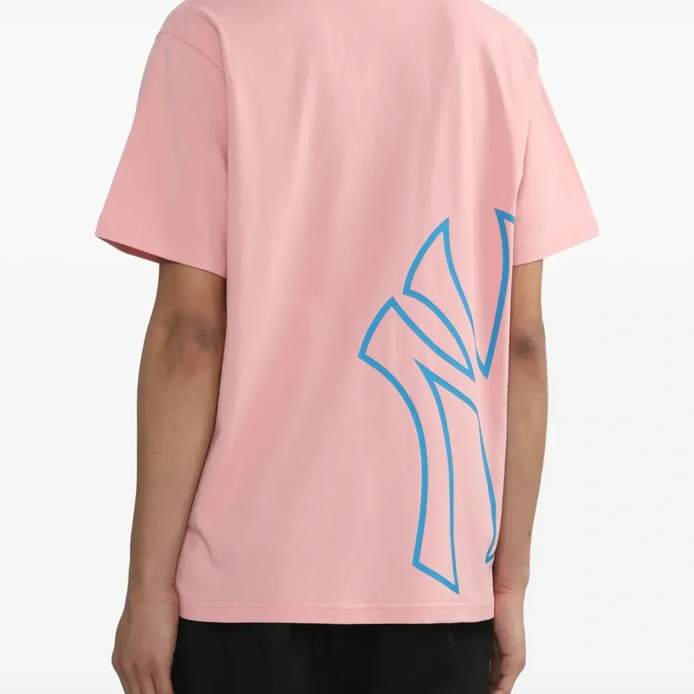 Футболка с логотипом