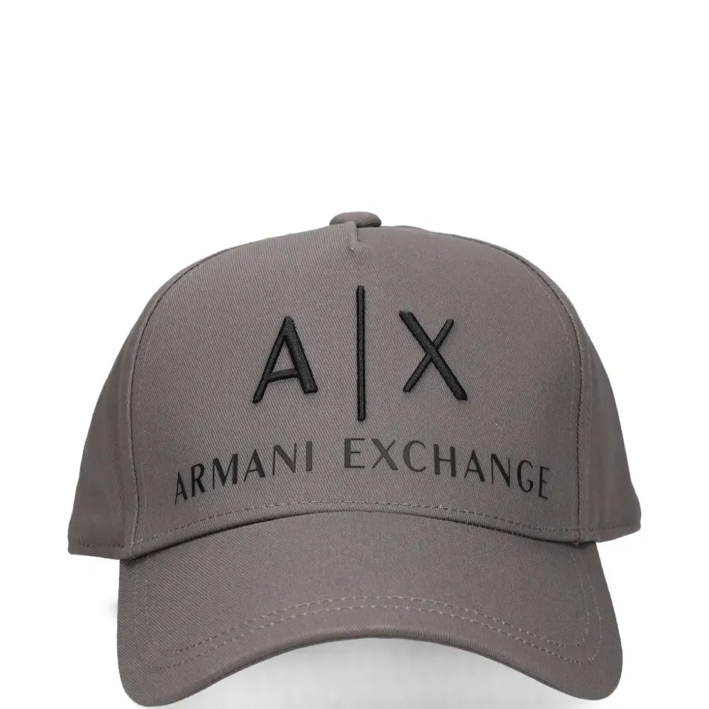 Бейсболка с вышитым логотипом