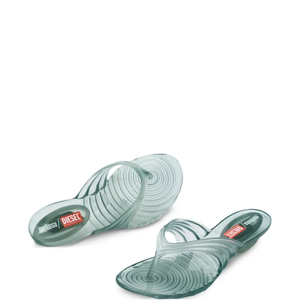 Шлепанцы из коллаборации с Diesel