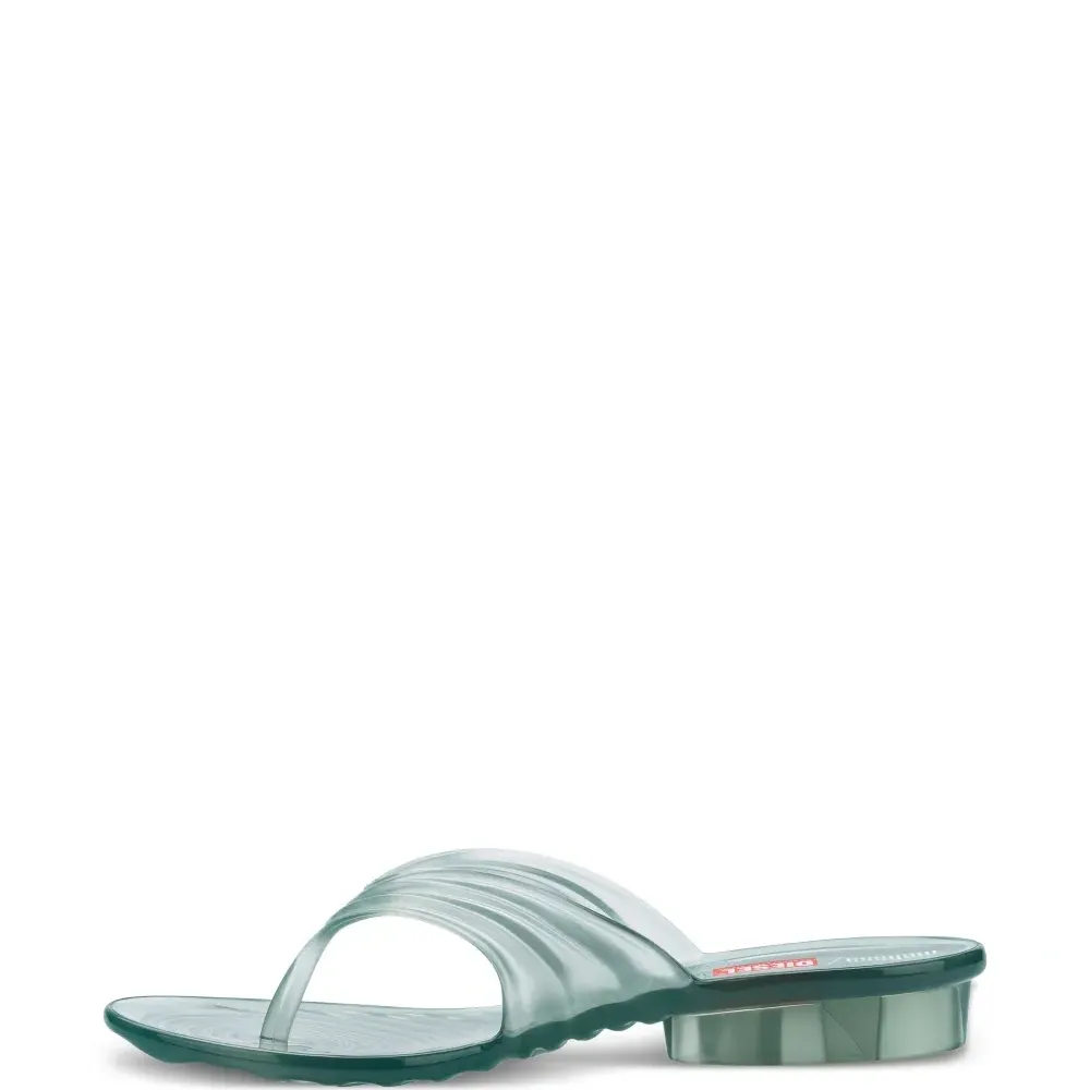 Шлепанцы из коллаборации с Diesel