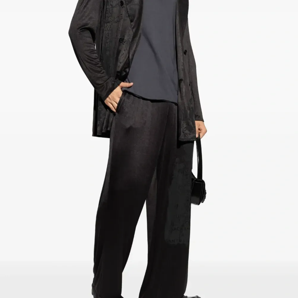 Футболка с вышивкой и эффектом потертости