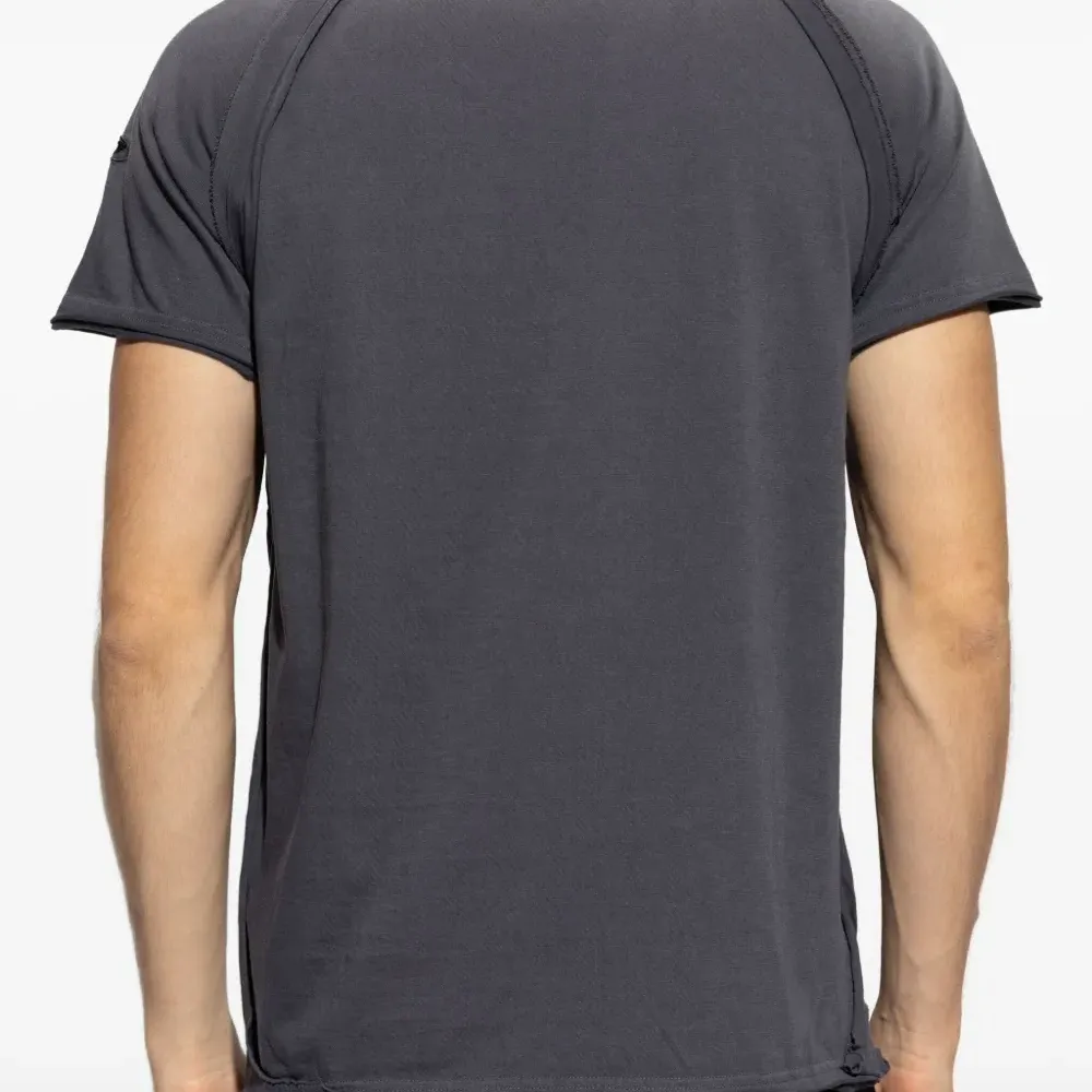 Футболка с вышивкой и эффектом потертости