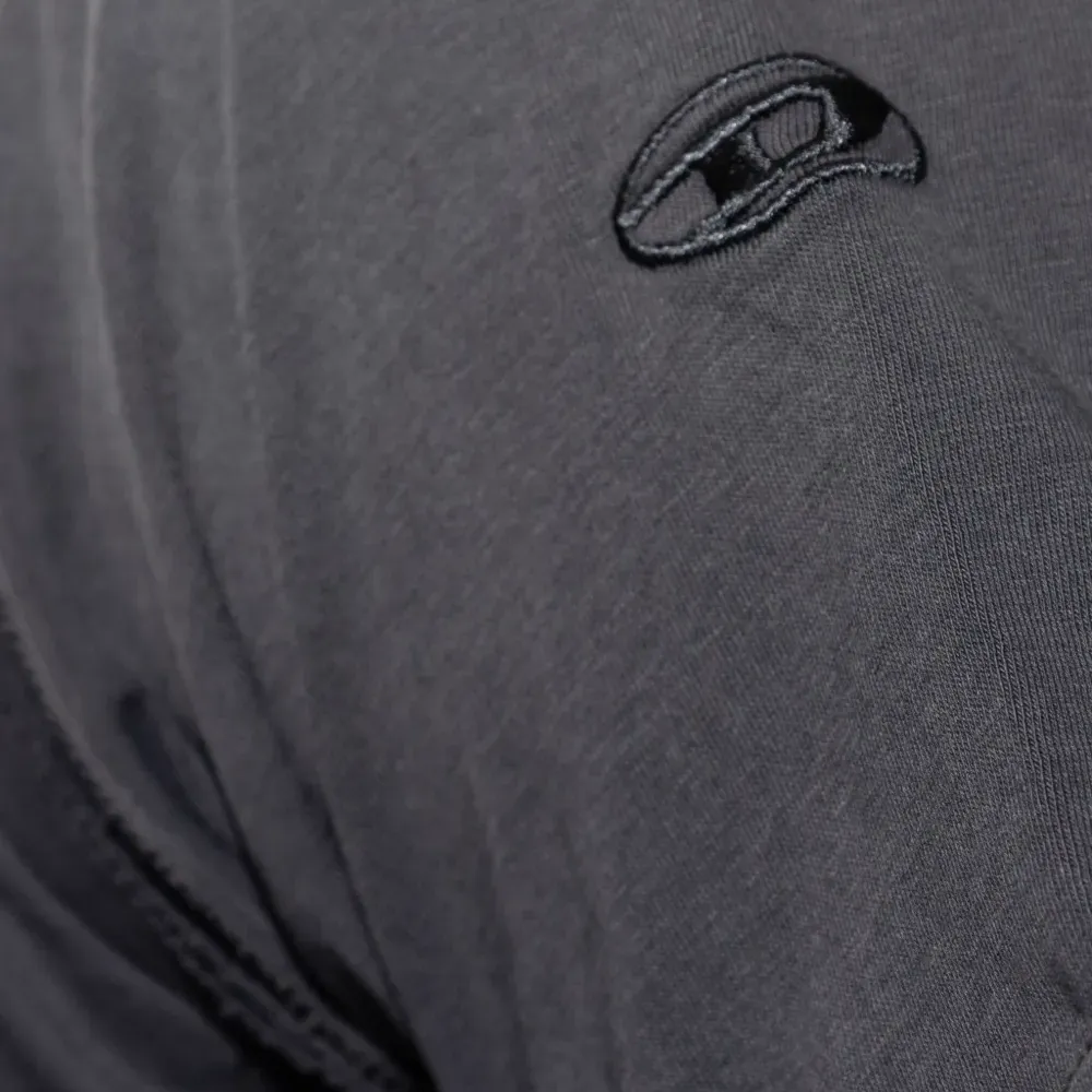 Футболка с вышивкой и эффектом потертости