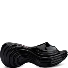 Шлепанцы Quantum на платформе из коллаборации с Diesel Шлепанцы Quantum на платформе из коллаборации с Diesel